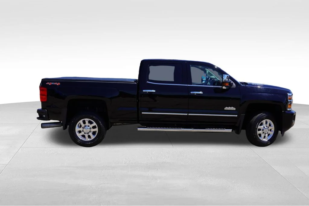 Used 2015 Black Chevrolet High Country image 3
