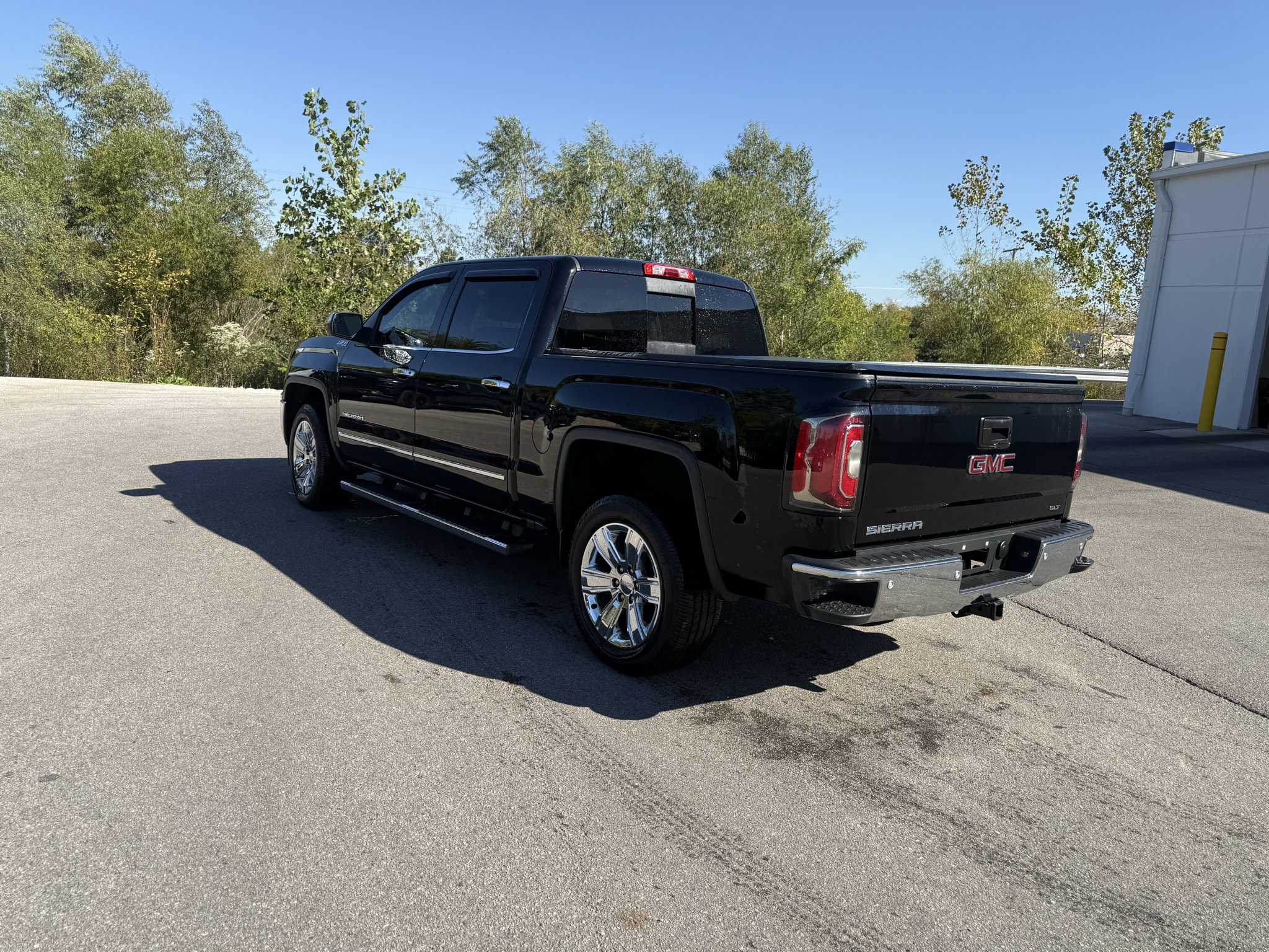 Used 2018 ONYX BLACK GMC SLT image 4