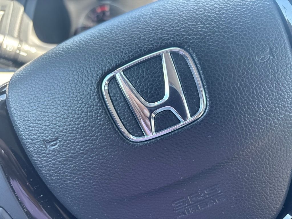 Used 2017 Lunar Silver Metallic Honda Touring image 14
