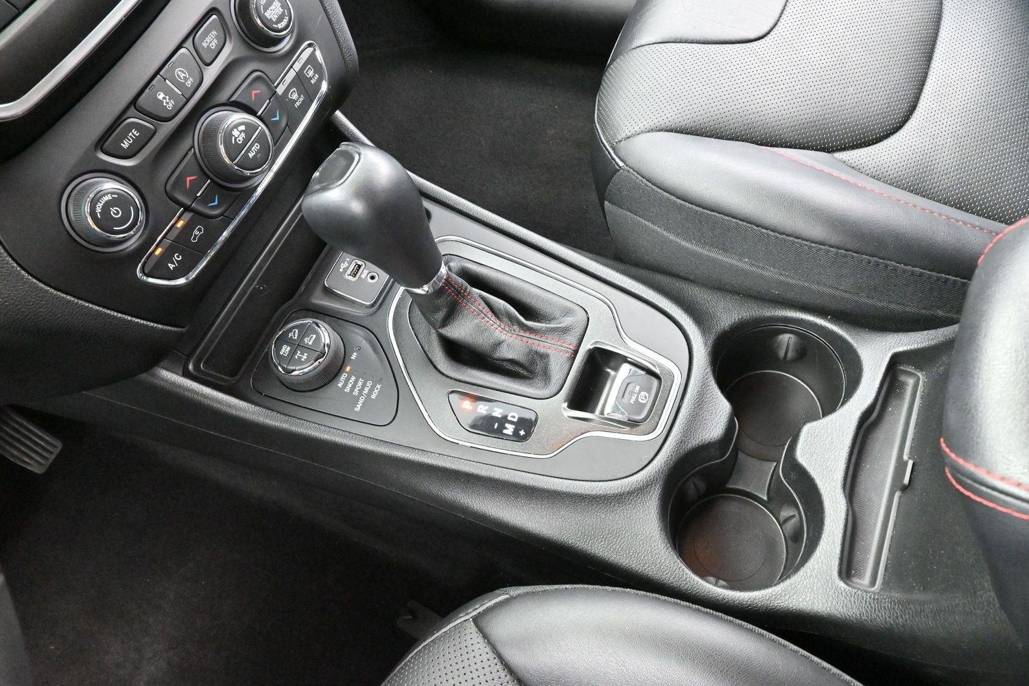 Used 2022 Bright White Clearcoat Jeep Trailhawk image 27