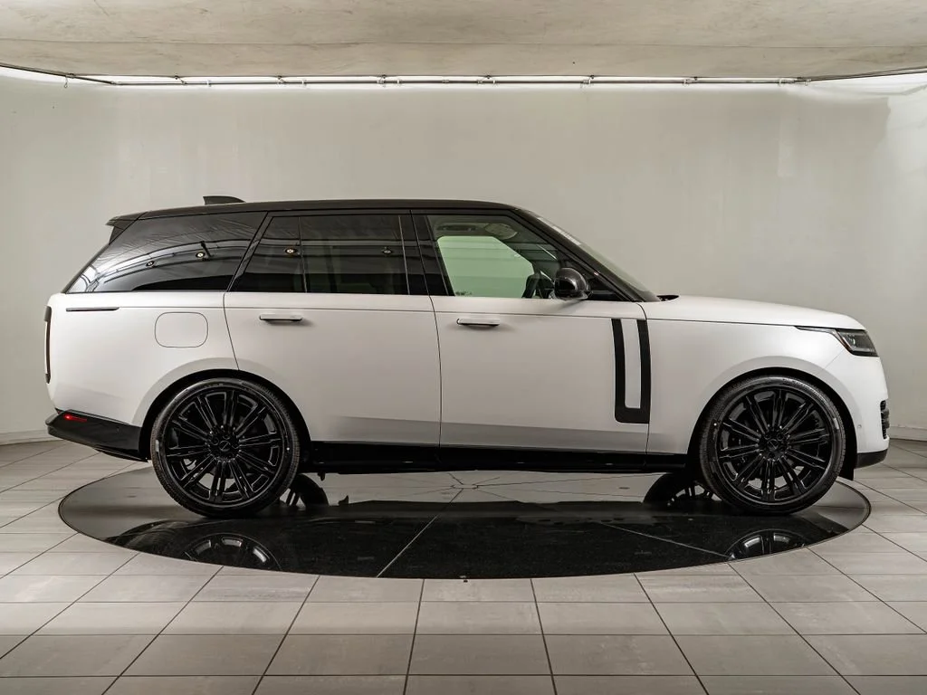 New 2026 Icy White Satin Land Rover SE image 4