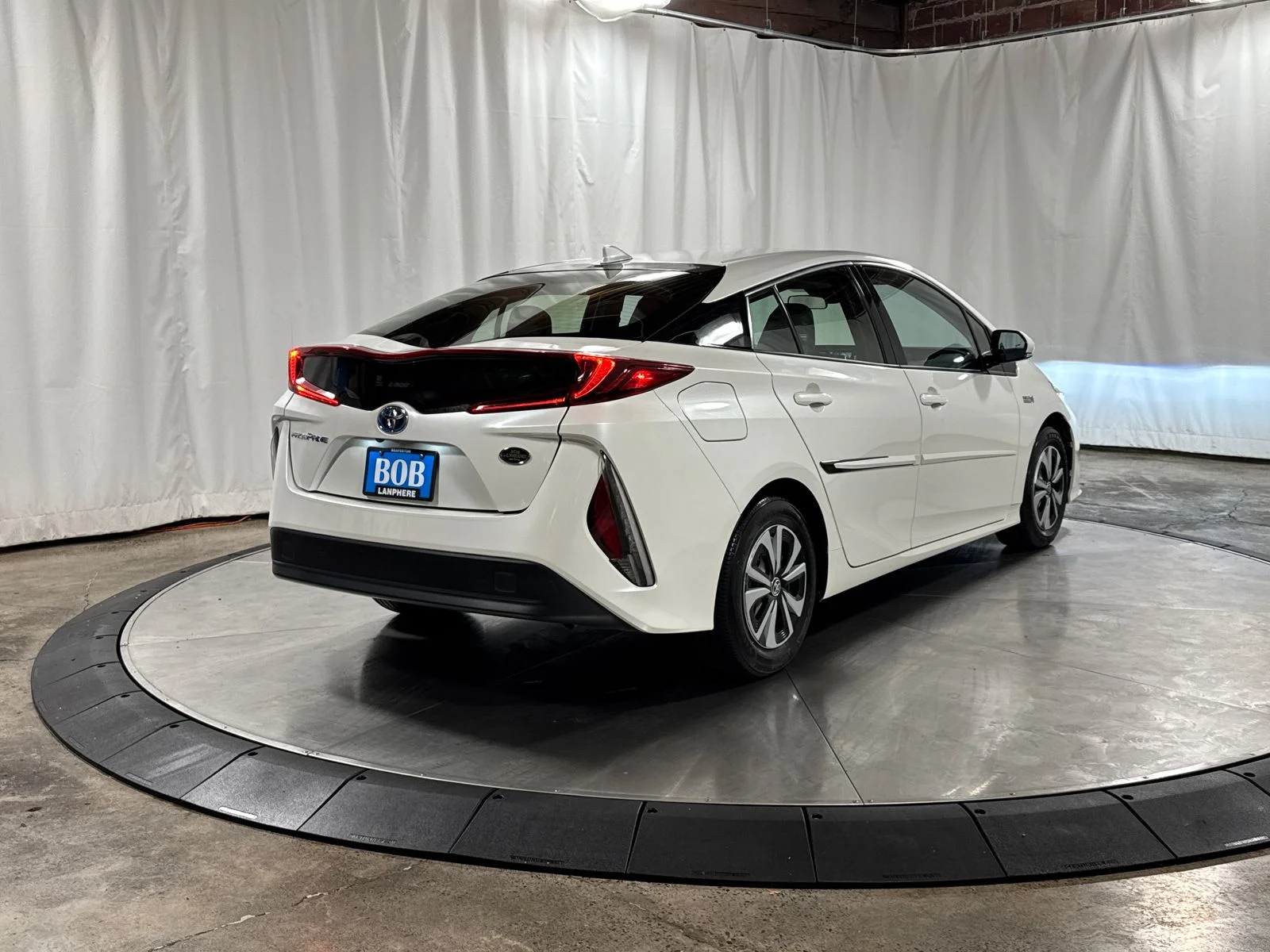 Used 2017 Blizzard Pearl Toyota Premium image 8