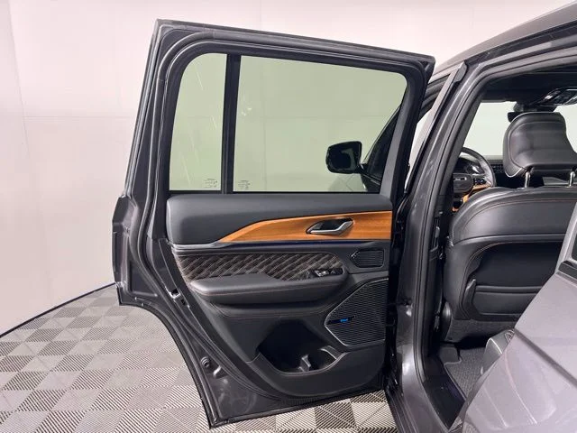Used 2023 Gray Jeep Summit Reserve image 40