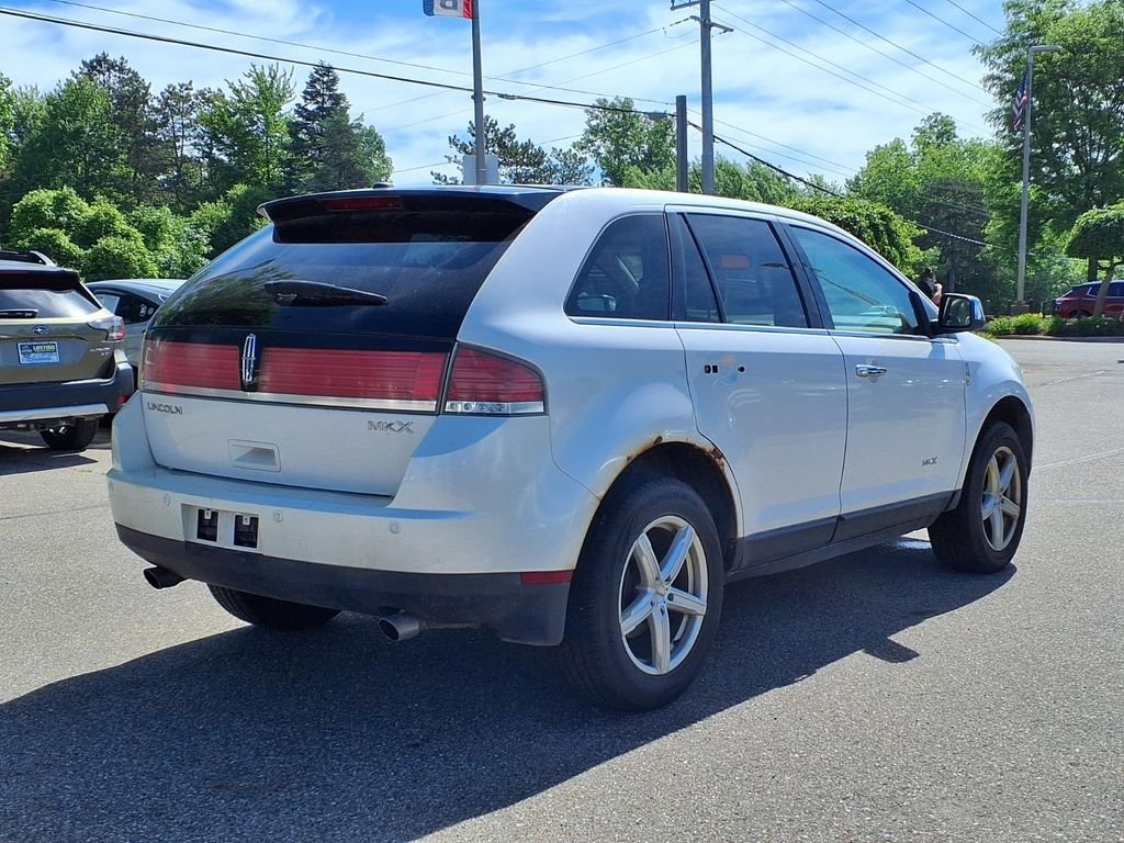 Used 2009 White Lincoln Base image 4
