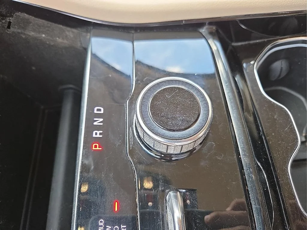Used 2021  Jeep Limited image 17