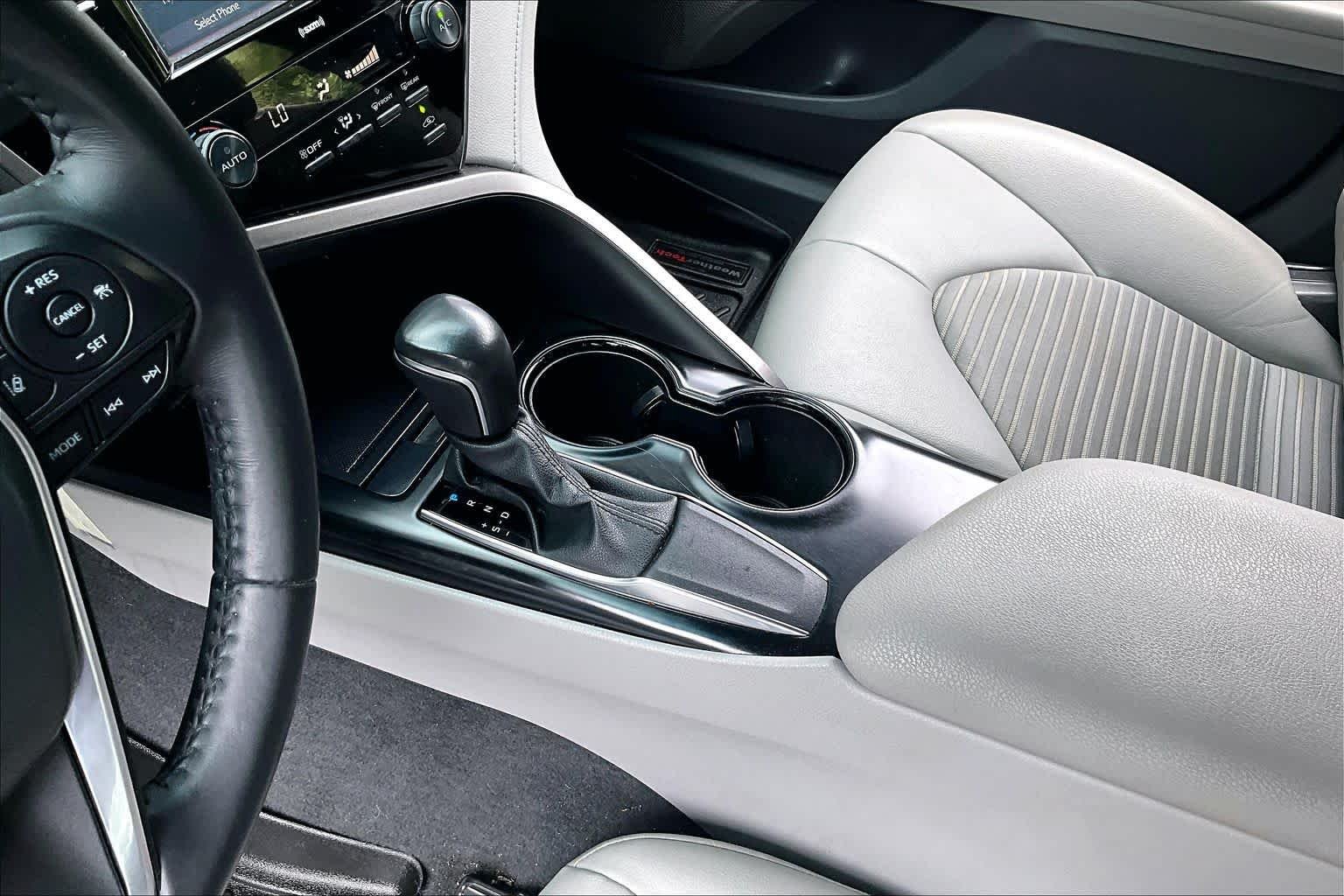 Used 2020 Midnight Black Metallic Toyota SE image 16