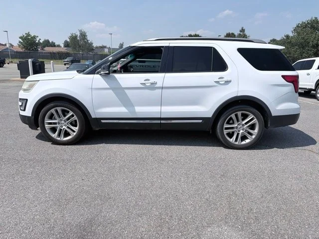 Used 2017 White Ford XLT image 5