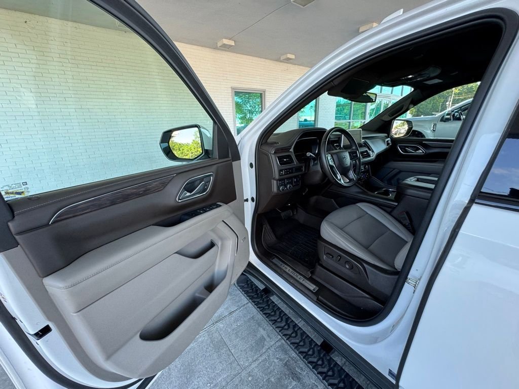 Used 2023 White Chevrolet Z71 image 12