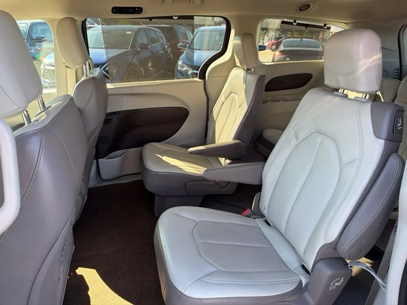 Used 2019 Red Chrysler Touring L image 12