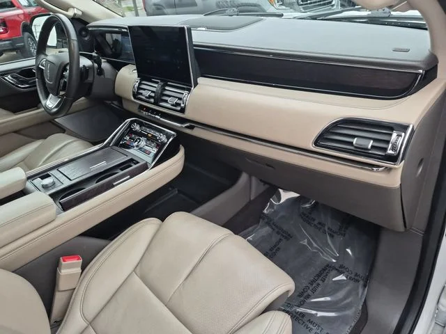 Used 2024 White Lincoln Reserve image 38