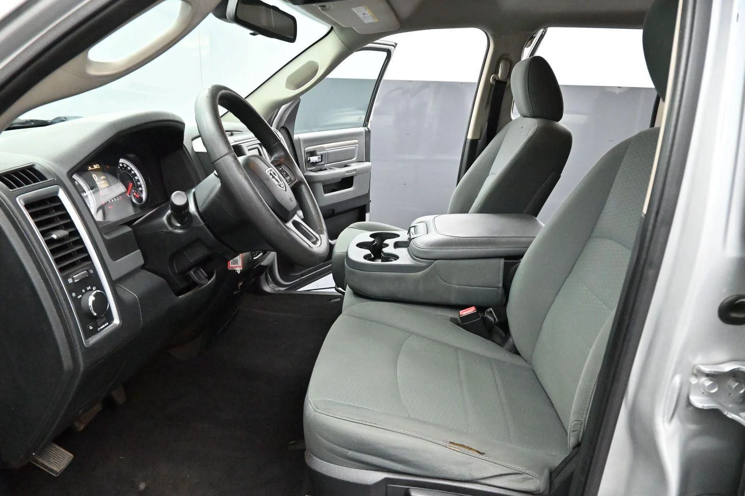 Used 2015 Bright Silver Metallic Clearcoat Ram SLT image 11