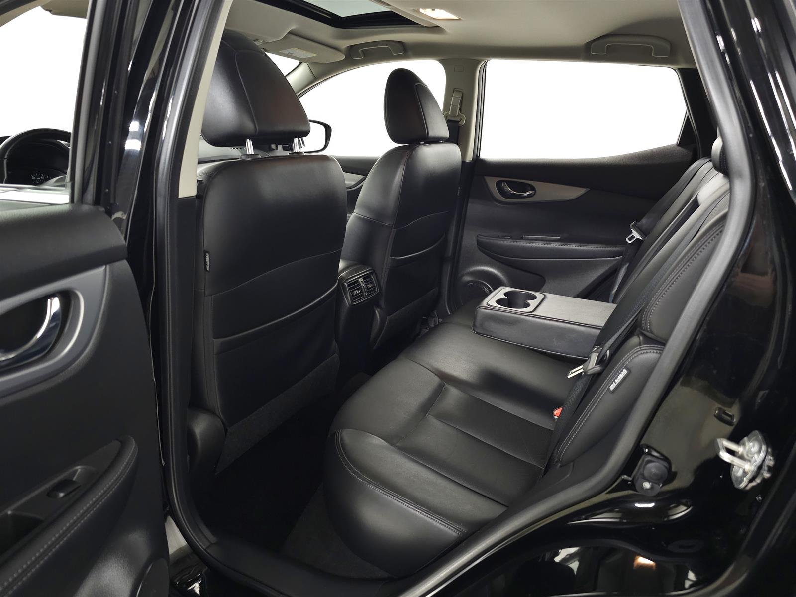 Used 2020 Magnetic Black Pearl G41 Nissan SL image 30