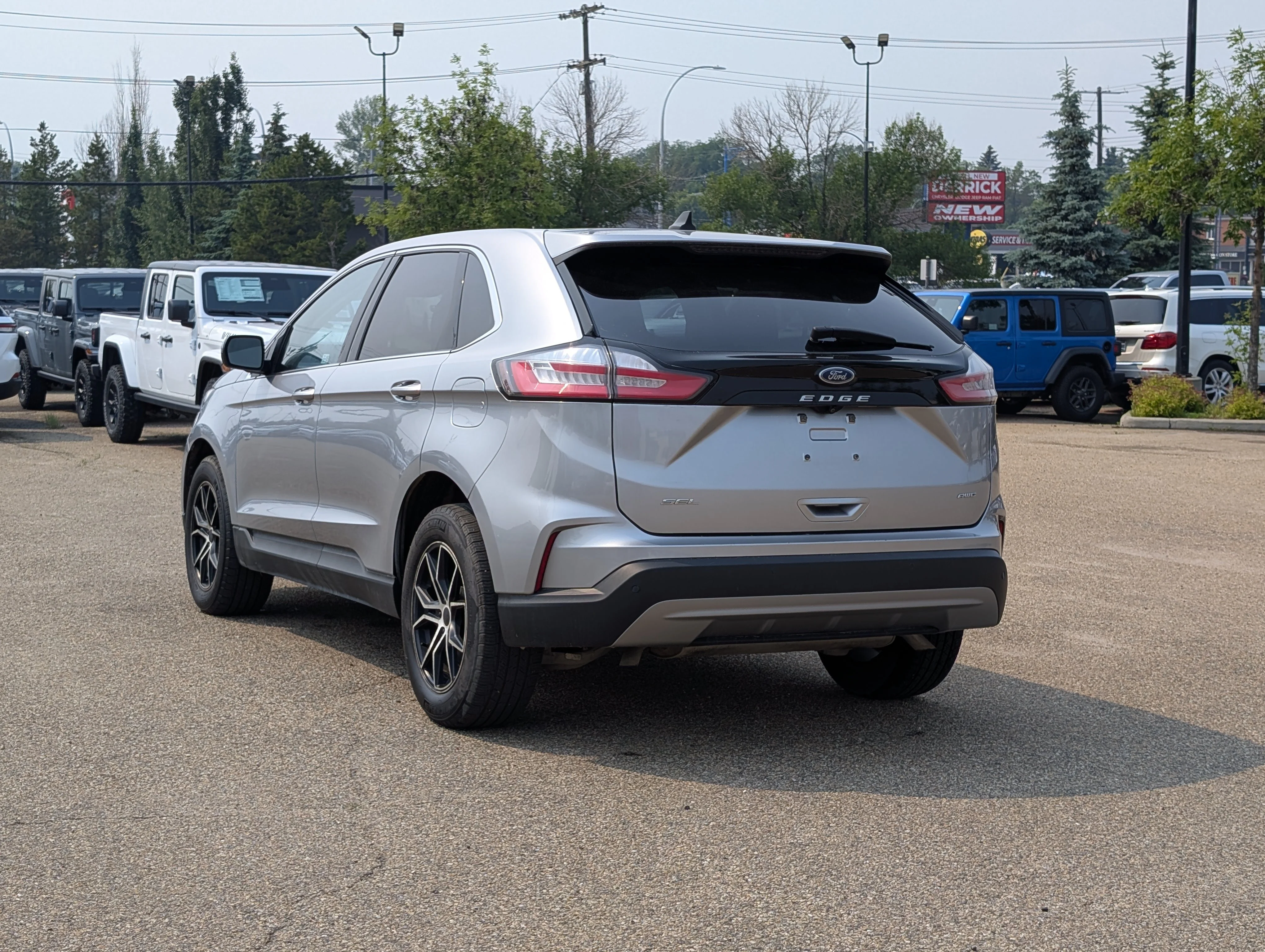 Used 2022 Silver Metallic Ford SEL AWD image 4