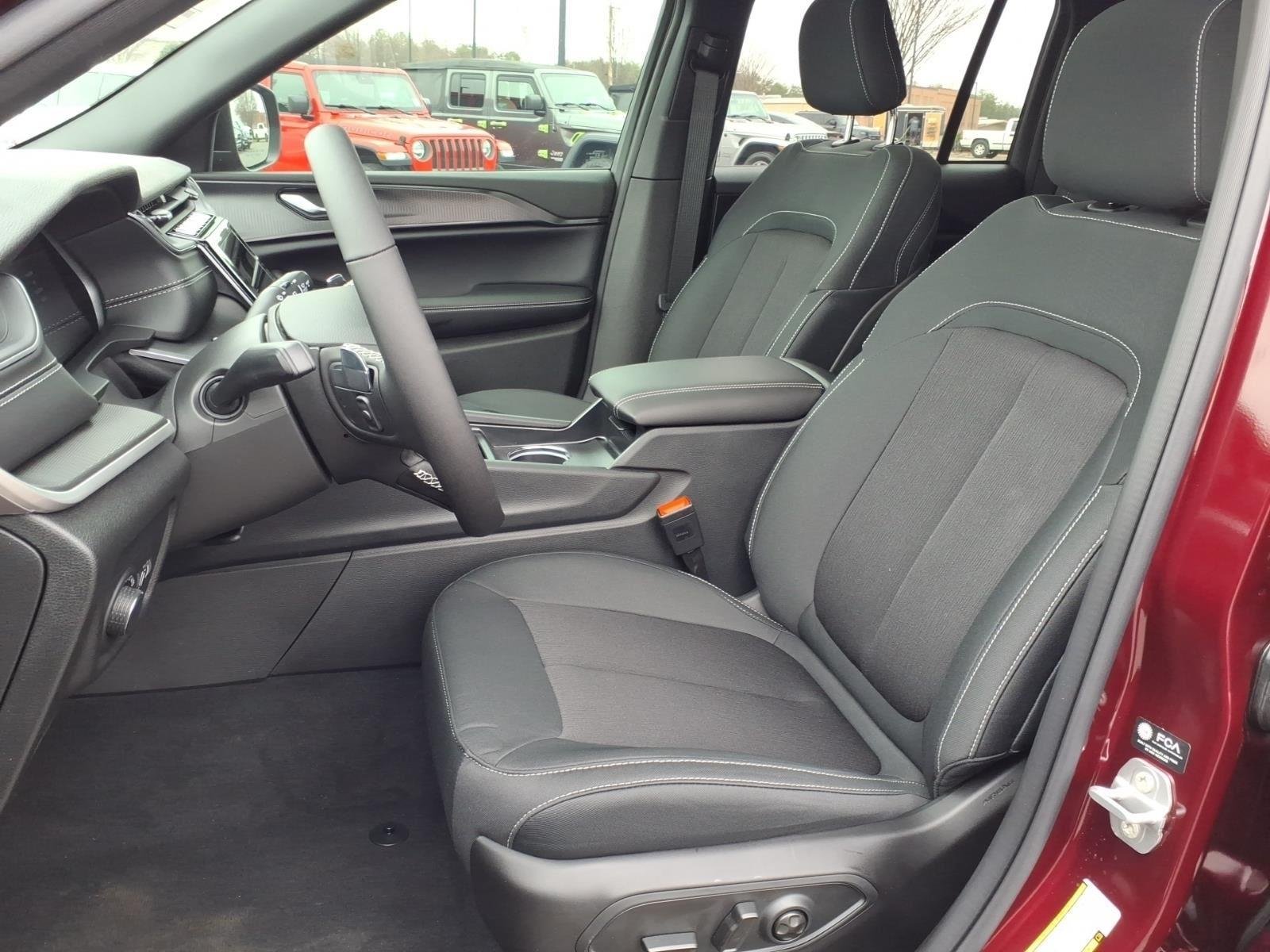 New 2026 Velvet Red Pearl-Coat Exterior Paint Jeep Laredo image 19