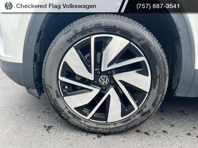 Used 2025 Pure White Volkswagen 2.0T SE w/Technology image 5