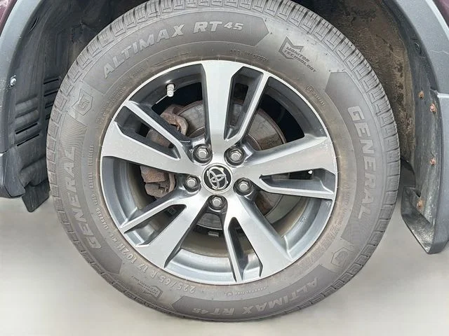 Used 2017 Black Toyota XLE image 27
