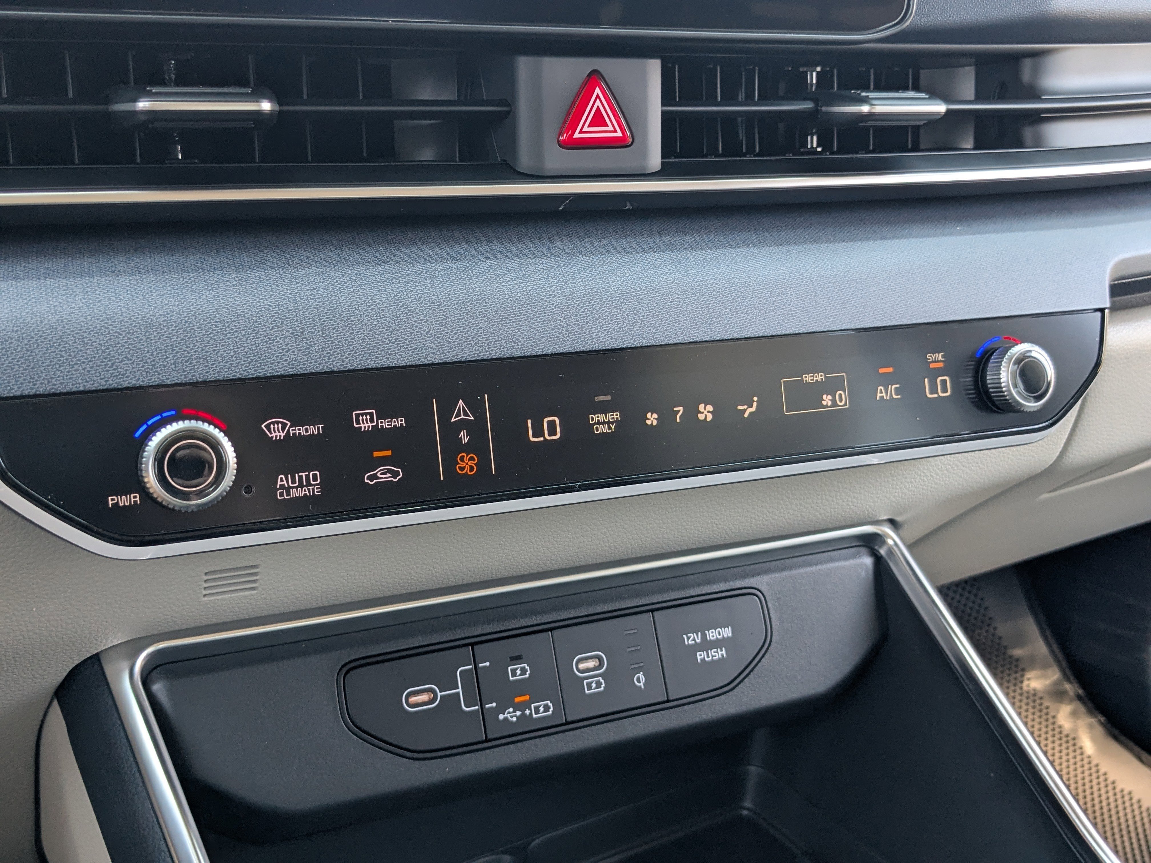 2026 Kia Carnival EX - Photo 24