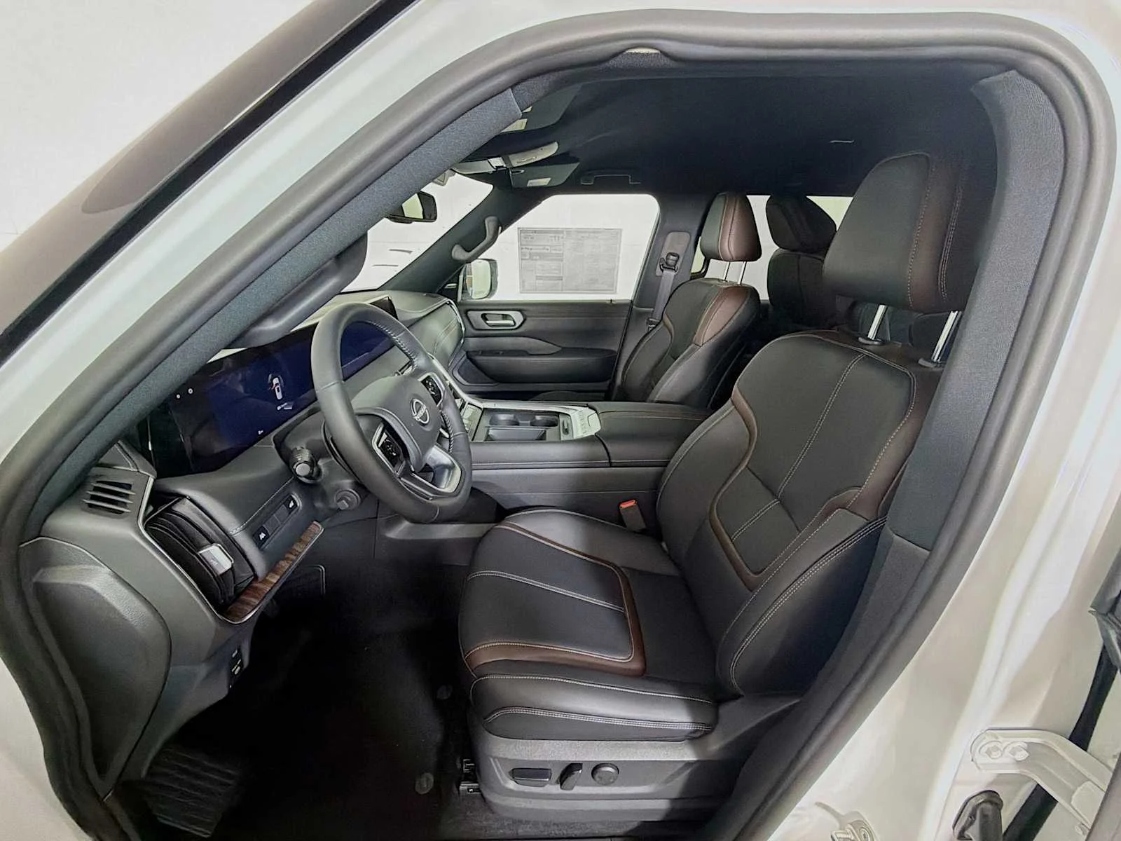 New 2026 Aspen White TriCoat Nissan SL image 4