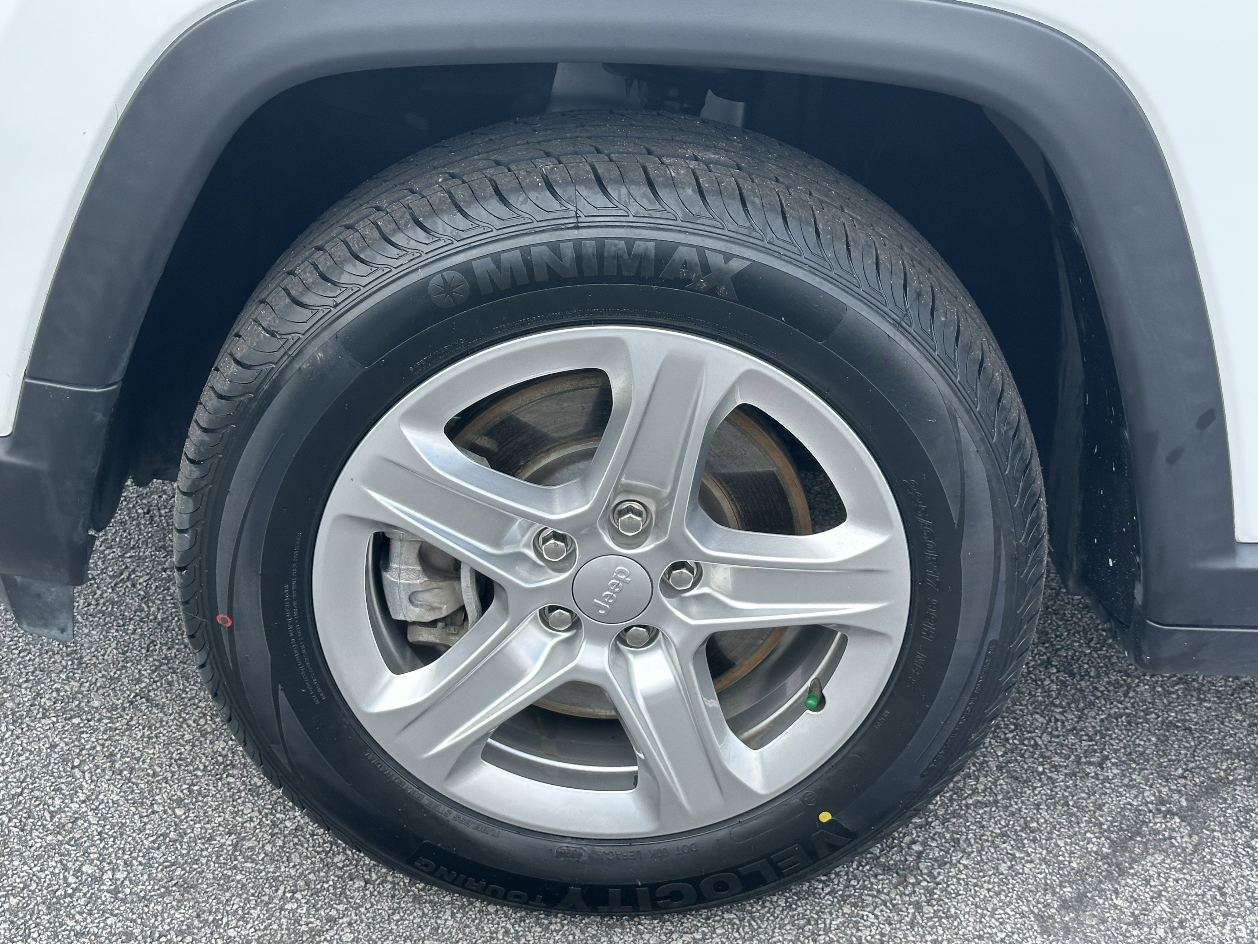 Used 2023 Bright White Clearcoat Jeep Sport image 11