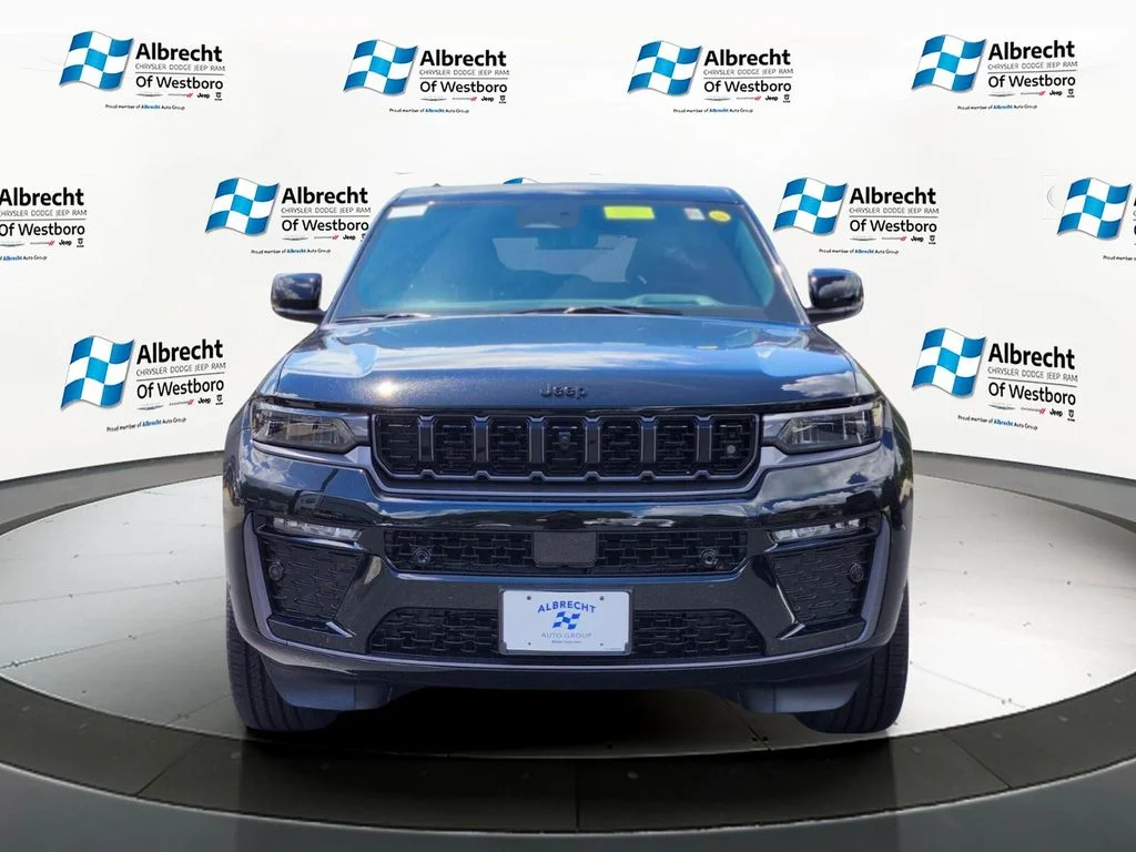 New 2026 Diamond Black Crystal Pearlcoat Jeep Limited Reserve image 8