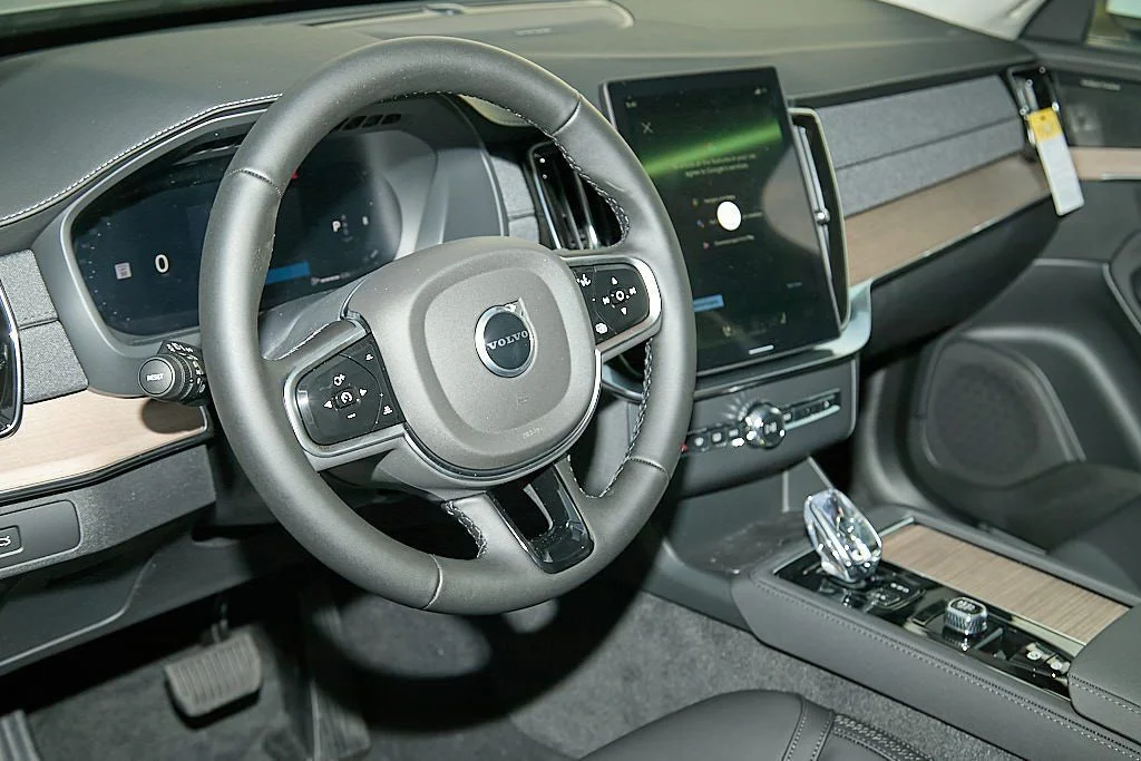 New 2026 Crystal White Volvo Plus image 13