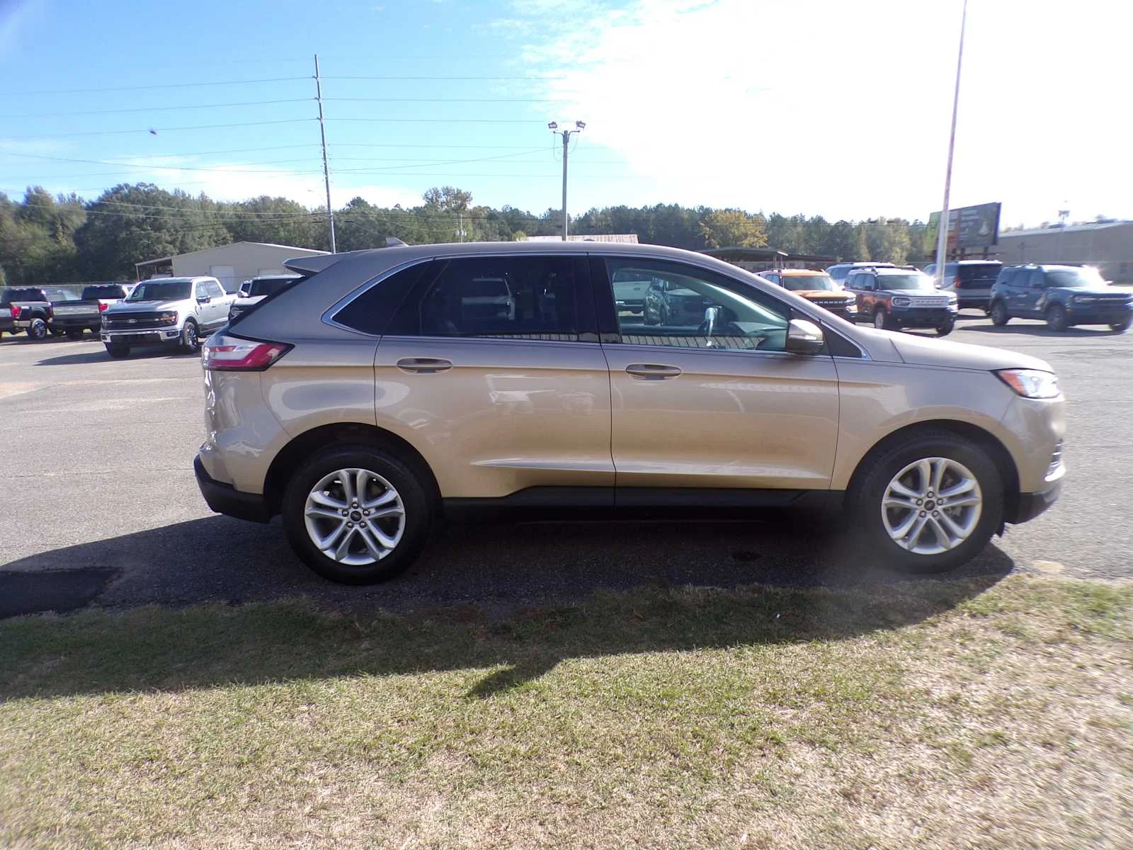 Used 2020 Desert Gold Metallic Ford SEL image 4
