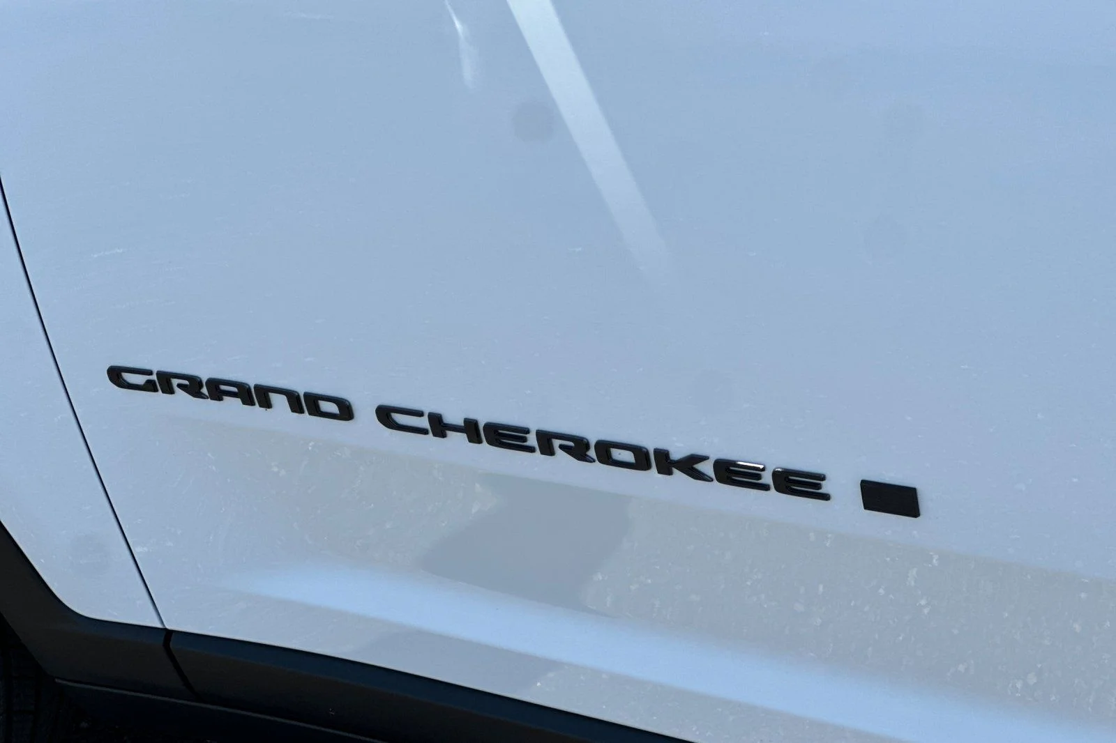 New 2026 Bright White Clear-Coat Exterior Paint Jeep Altitude image 24