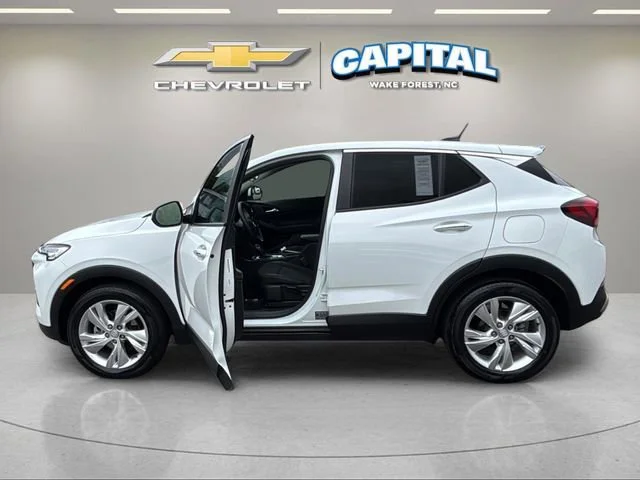 Used 2025 Summit White Buick Preferred image 3