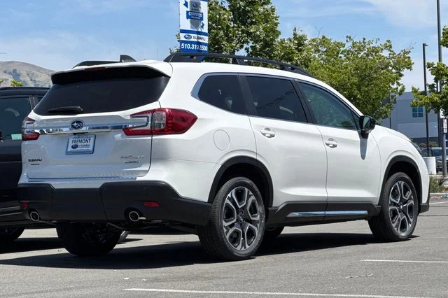 New 2026 CRYSTAL WHITE PEARL Subaru Limited 7-Passenger image 4