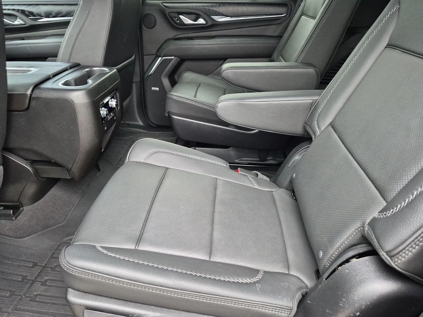 Used 2024 Onyx Black GMC Denali image 31