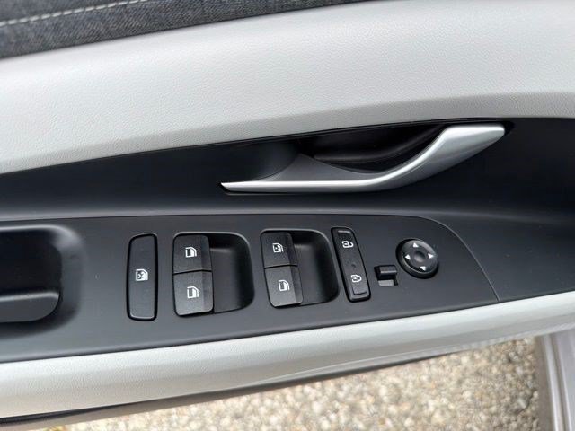 Used 2023 Fluid Metal Hyundai Limited image 12