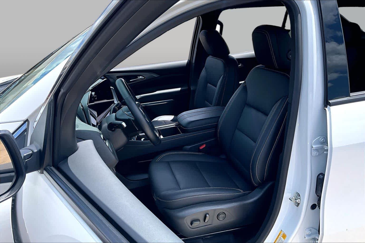 Used 2026 Summit White Chevrolet LT image 8