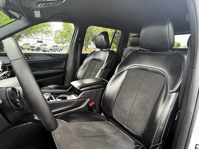 Used 2024 White Jeep Altitude image 9
