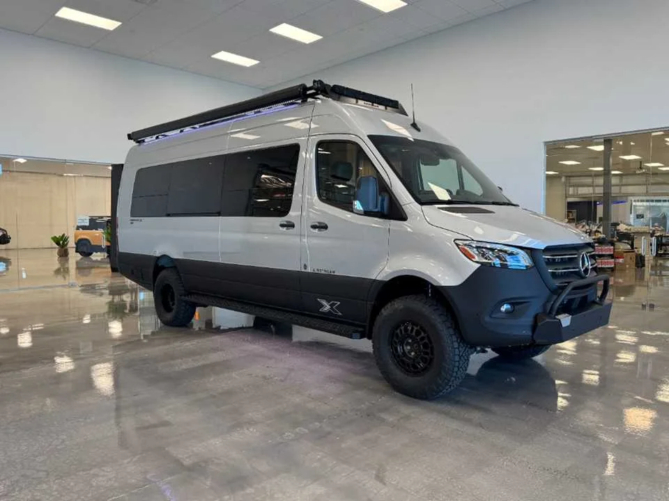 Used 2024 SILVER AIRSTREAM  image 2