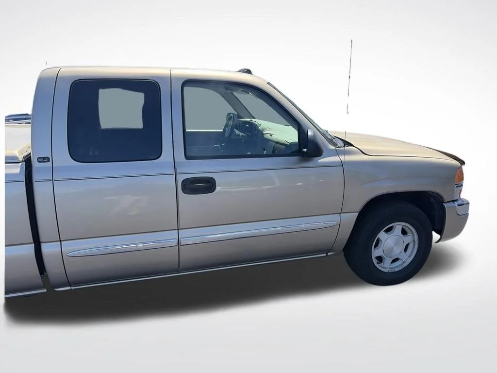 Used 2004 Sand Beige GMC SLT image 13