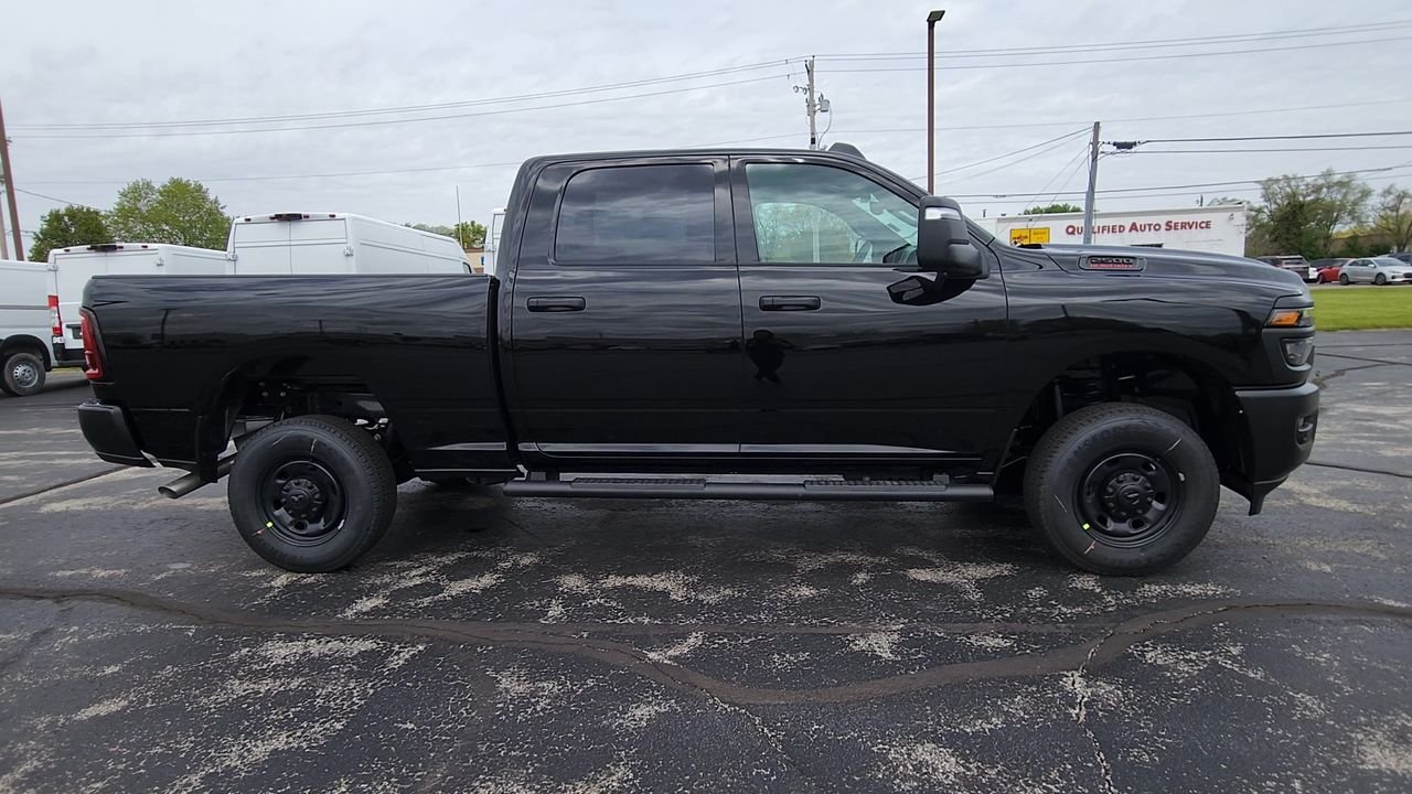 New 2026 Diamond Black Crystal Pearl-Coat Exterior Paint RAM Tradesman image 9
