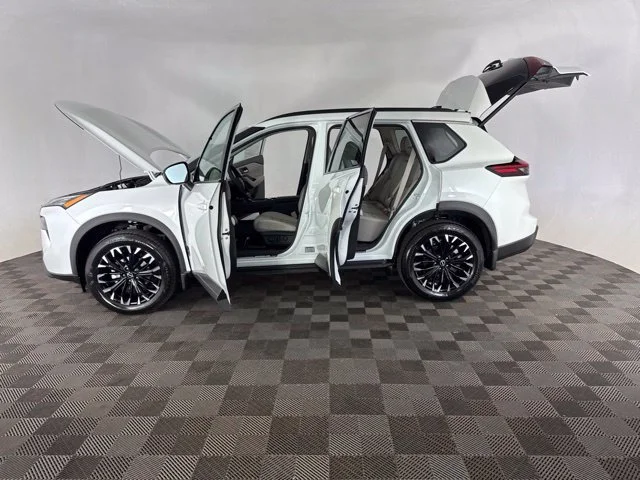 New 2026 Everest White Pearl TriCoat Nissan Dark Armor™ image 9