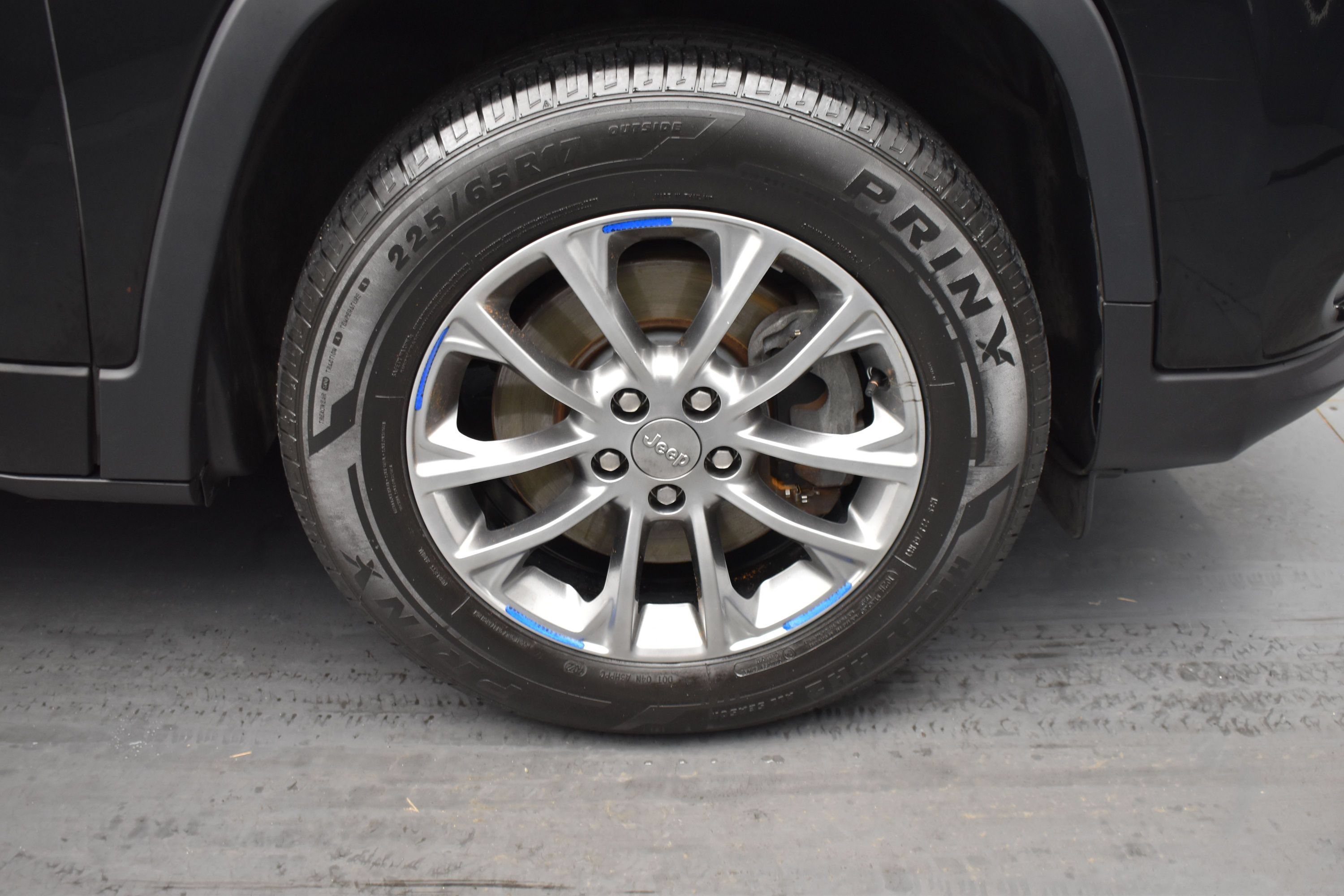 Used 2019 Diamond Black Crystal Pearlcoat Jeep Latitude Plus image 16