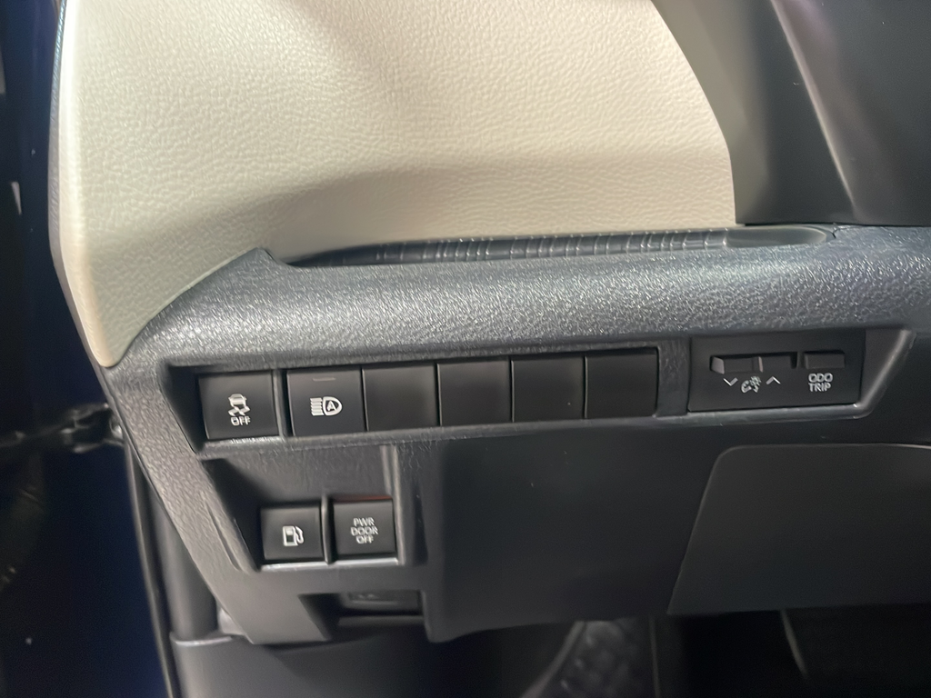 Used 2022  Toyota XLE image 28