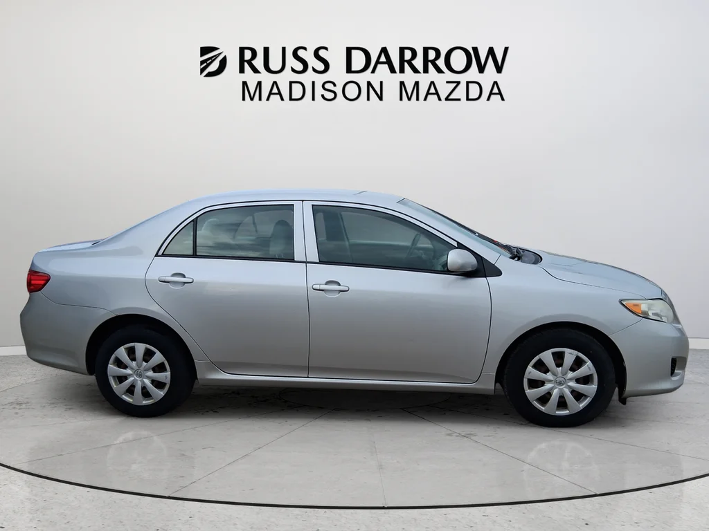 Used 2009 Silver Toyota LE image 6