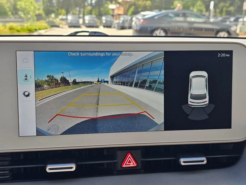 Used 2022  Hyundai SE image 30