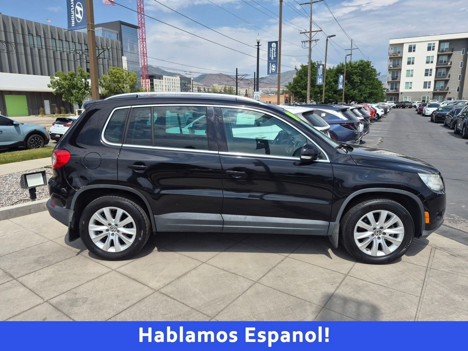Used 2009 Black Volkswagen SE image 2