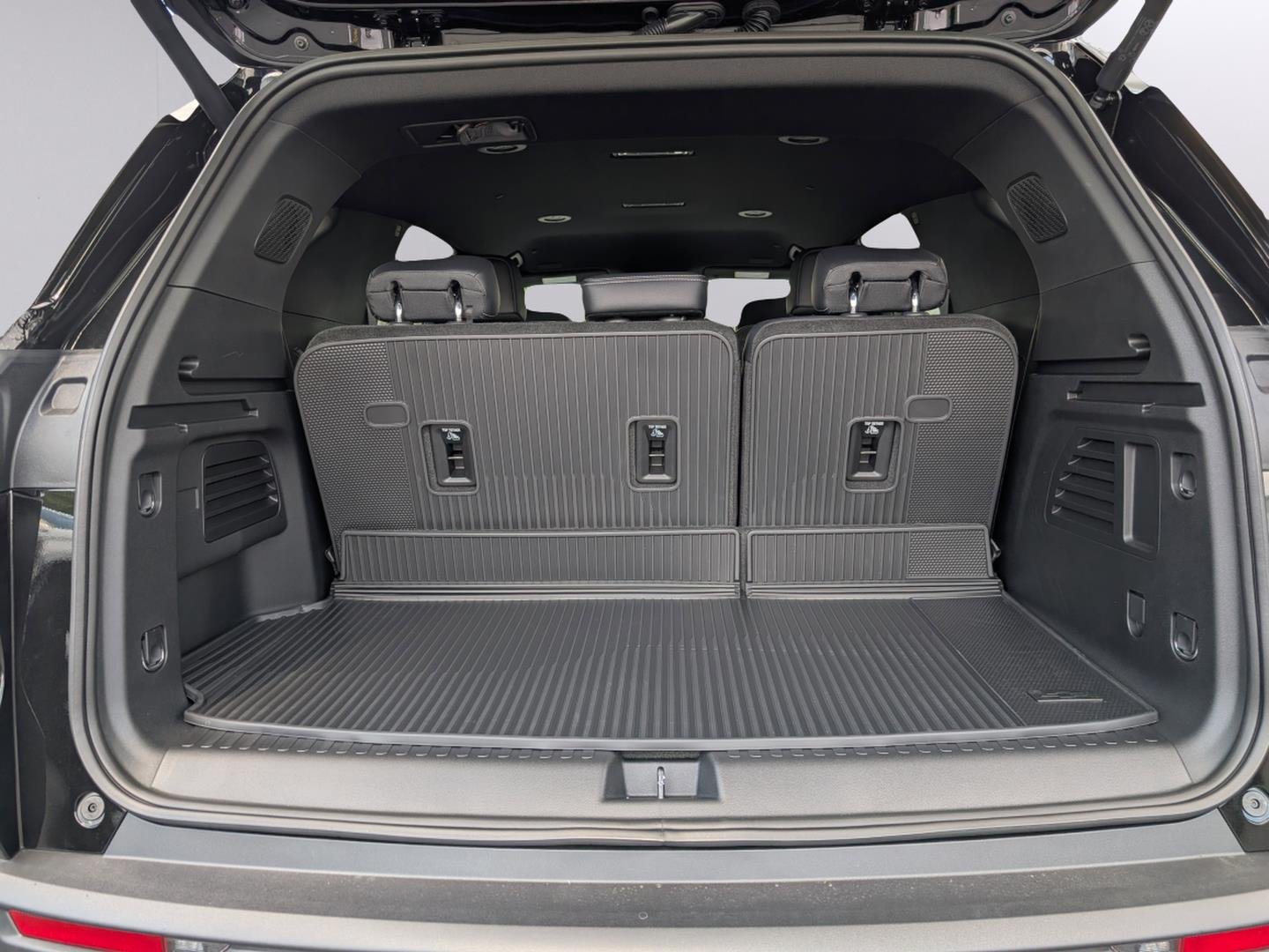 2026 Chevrolet Traverse LT - Photo 14