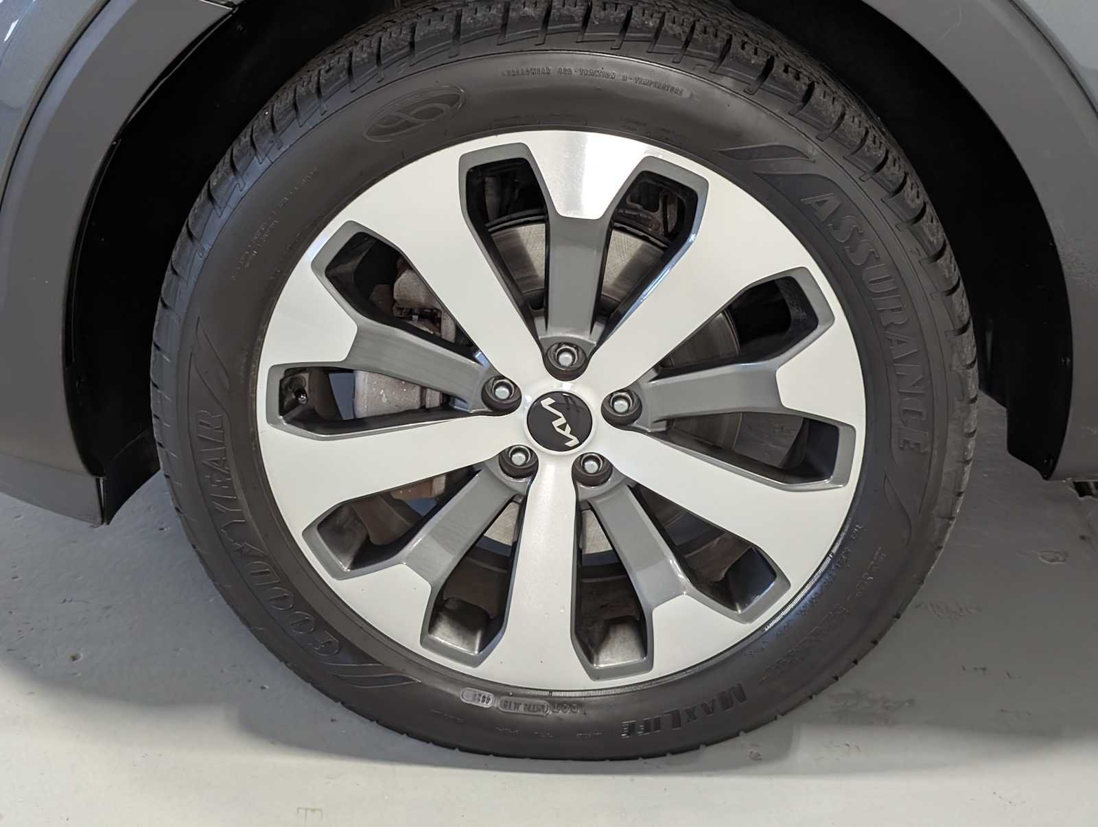 Certified Used 2022 Gravity Grey Kia S image 3