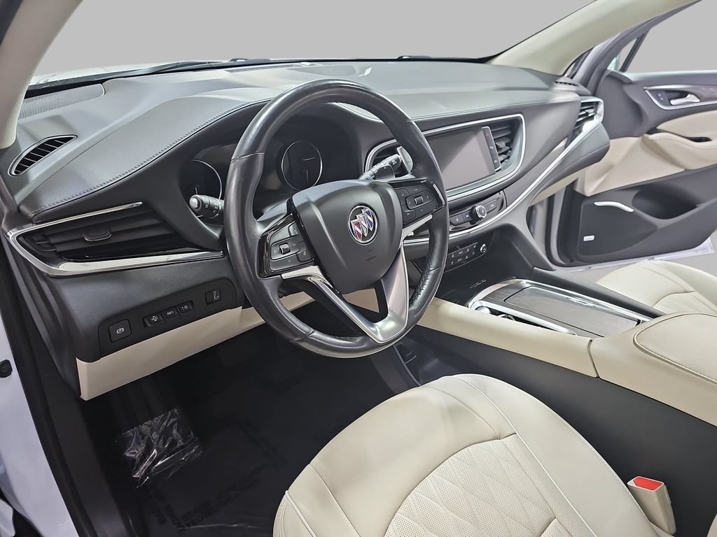 Used 2023 WHITE FROST TRICOAT Buick Avenir image 21