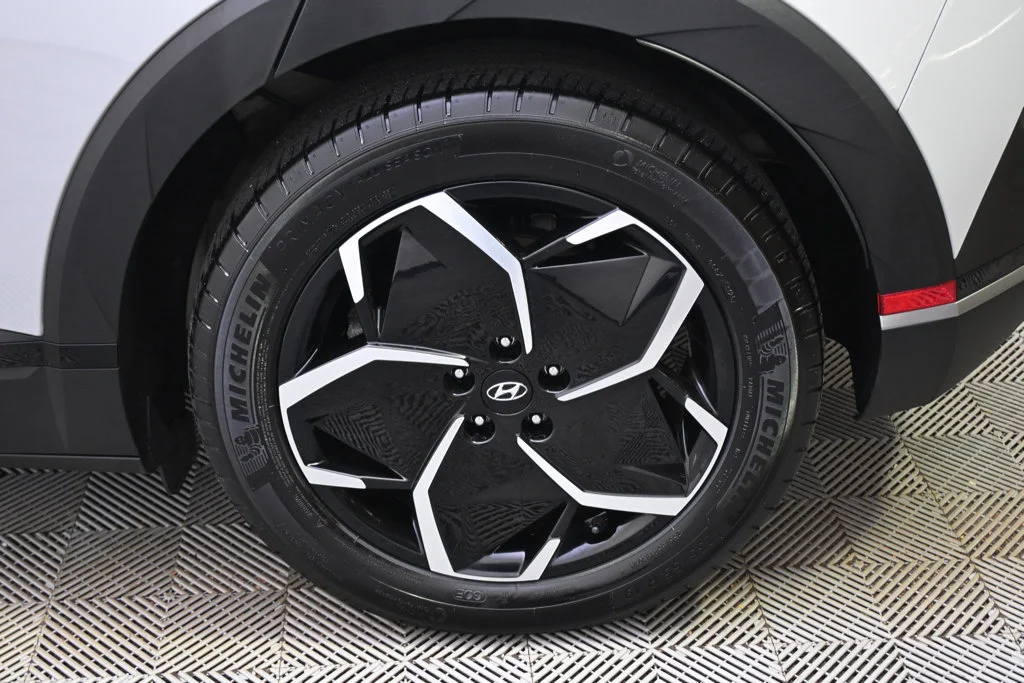 Used 2023 Grey Hyundai SEL image 20