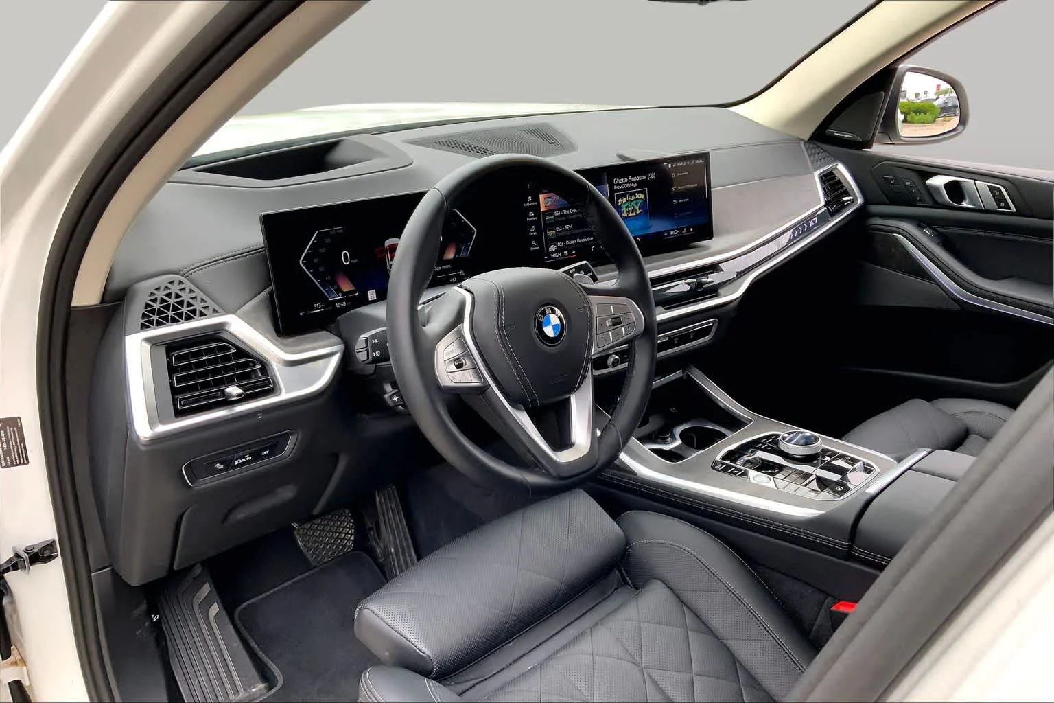 Used 2024 Alpine White BMW xDrive40i image 16