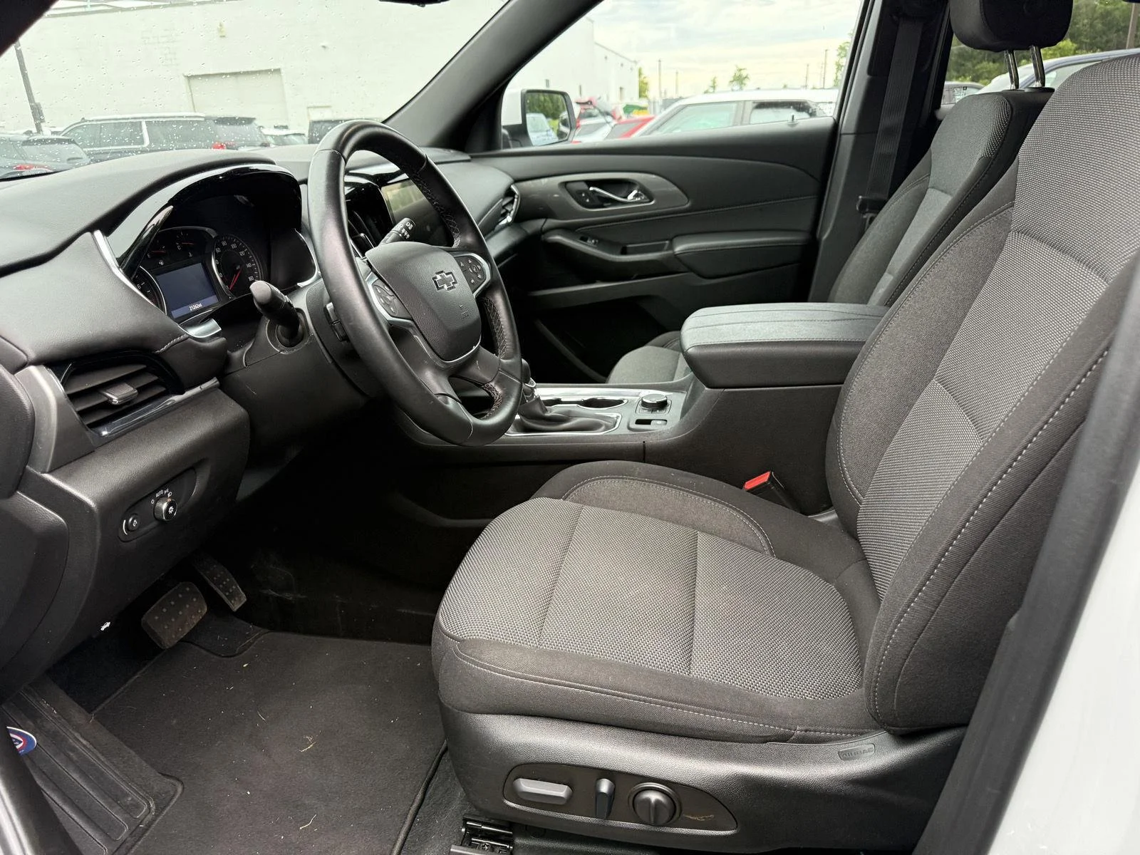 Used 2023 Summit White Chevrolet LT Cloth image 5