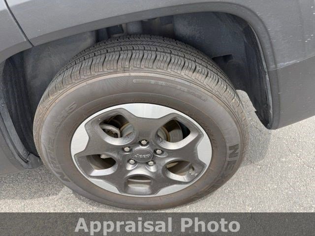 Used 2017 Alpine White Jeep Sport image 5