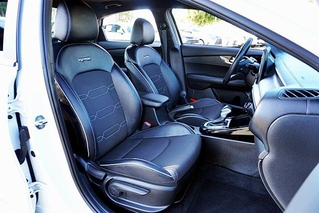 Used 2023 White Kia GT-Line image 11